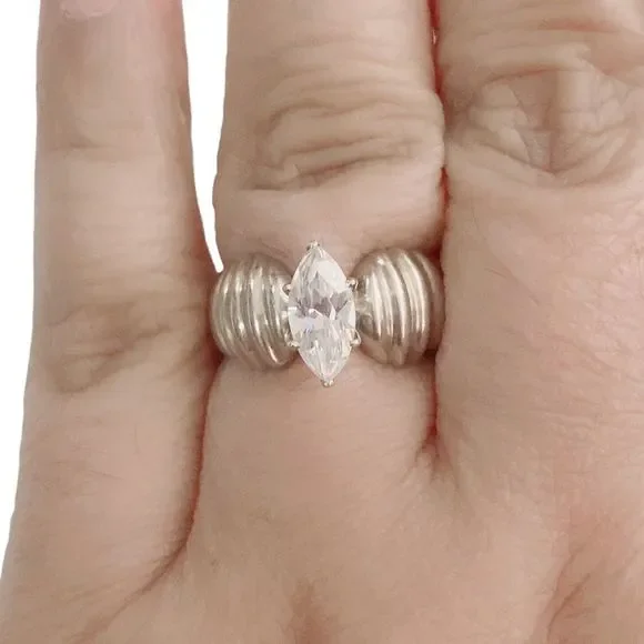 925 MARQUISE CUT STERLING SILVER RIBBED RING SZ 7